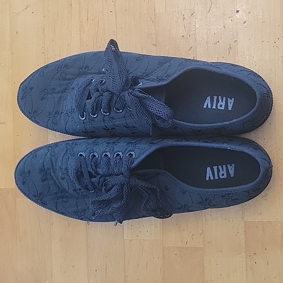 Black Ariv size 9 shoes - Picture 1 of 3